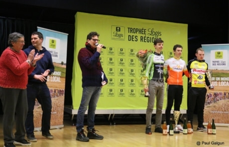 animateur micro sur le podium