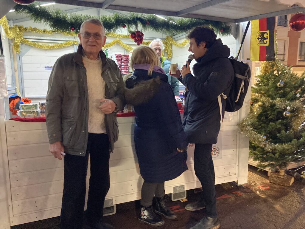 speaker animateur micro marché de Noël