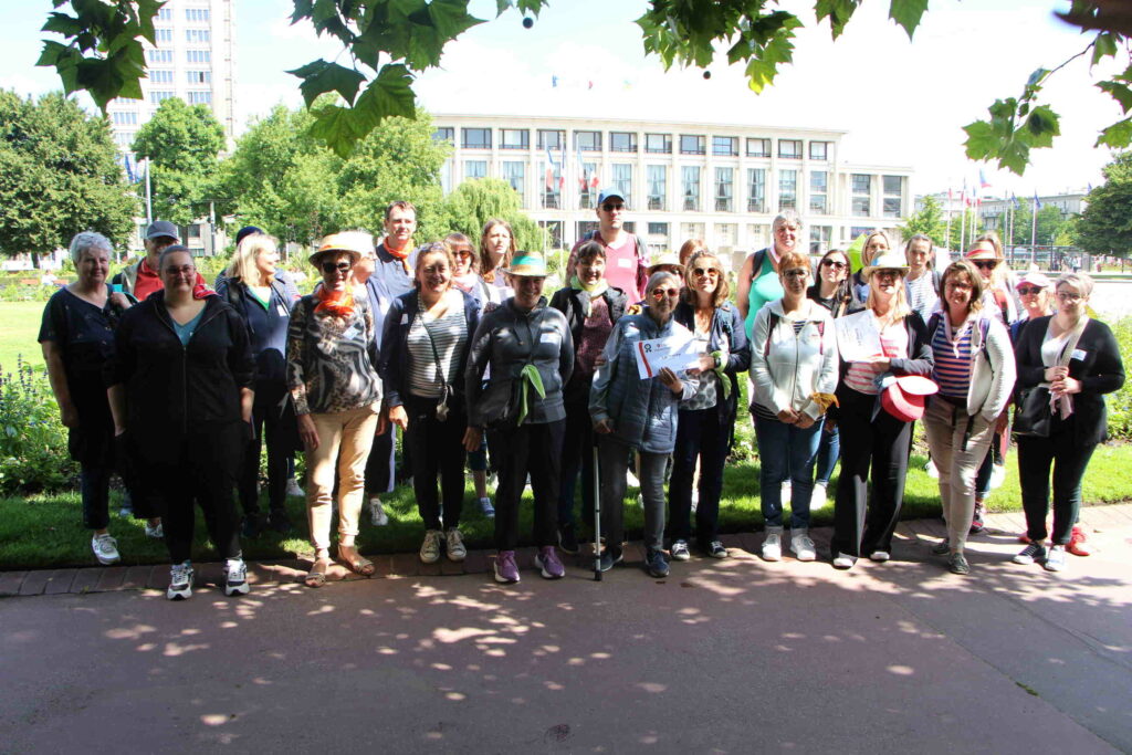Les 27 participants au jeu réunits pour une photo collective