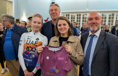 Photos des élus venus récompenser la gagnante Maëva Squiban