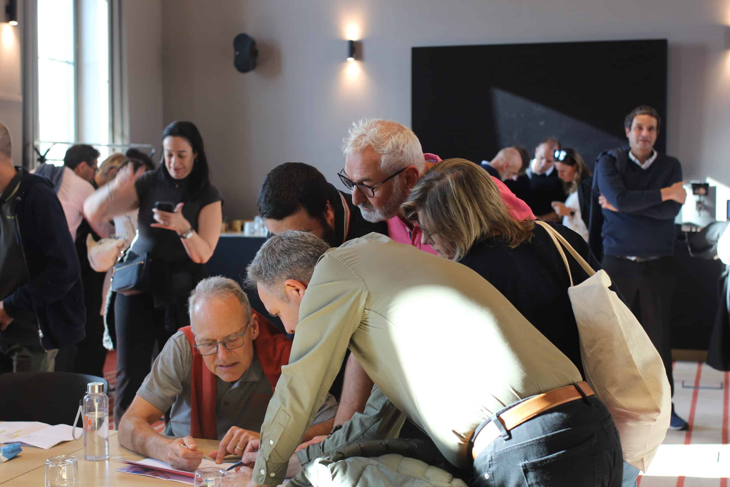 équipes du team building en pleine préparation de jeu