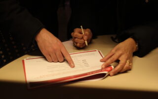 Mains de certains participants