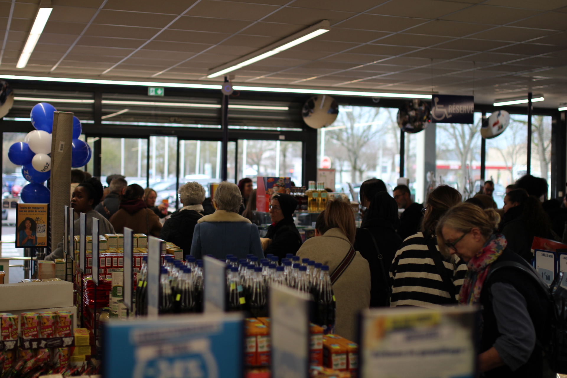 Foule magasin Noz