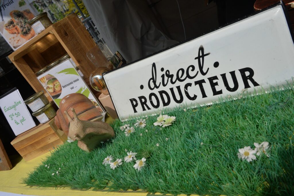Un stand avec un l'inscription Direct Producteur sur le salon de l'agriculture.