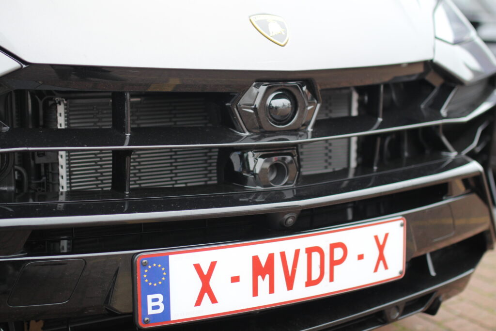 Plaque d'immatriculation personnalisée aux initiales de Mathieu Van der Poel