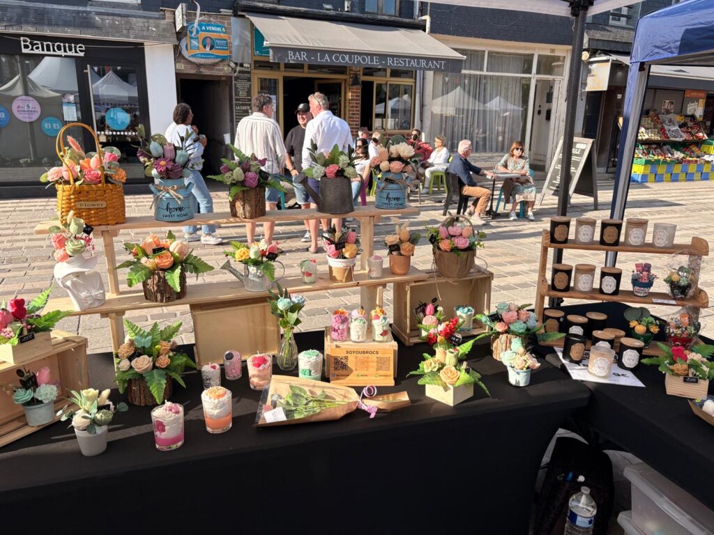 Pots de fleurs sur un stand