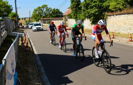 cyclistes en pleine course de vélo en Seine et Marne