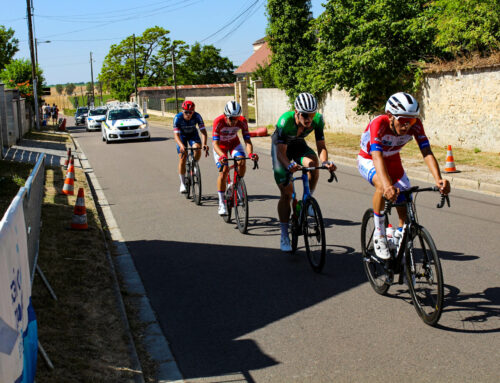Animation micro des championnats d’Île-de-France de cyclisme sur route.